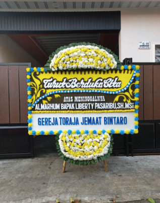 Papan Bunga Duka di Ok Aom