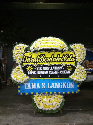 Papan Bunga Duka di Ok Aom